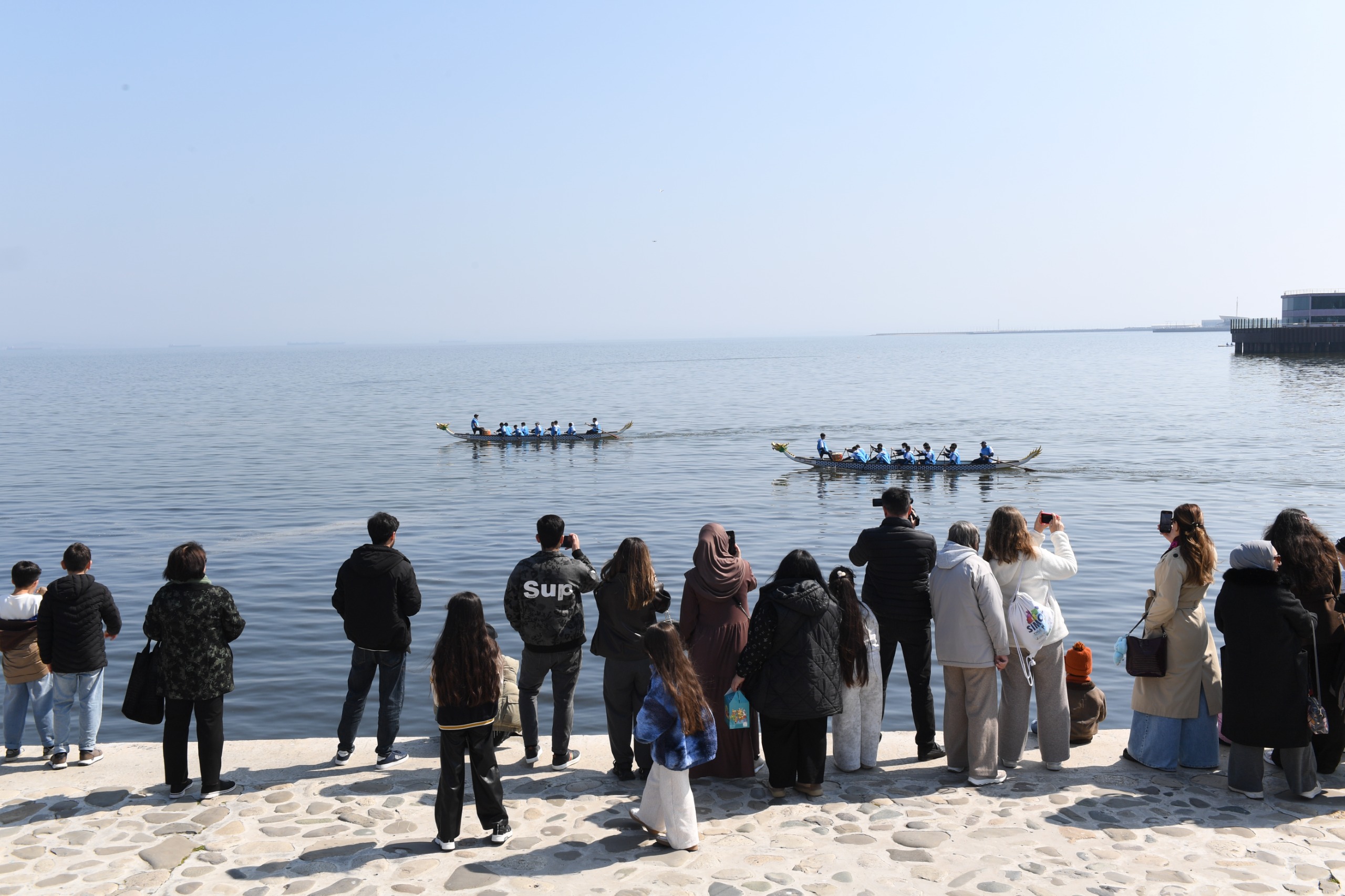 Bakıda Xəzərin suları avarçəkmə və yelkənli qayıqlarla bəzəndi (FOTO)